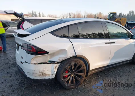 2025 Tesla Model X Plaid z USA, uszkodzony, nr VIN 7SAXCBE64SF461501